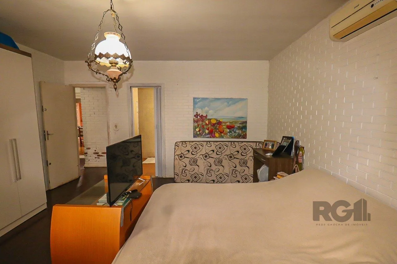 Imagem Casa com 2 quartos, vaga de garagem, churrasqueira, com 200m² privativos no centro de Esteio/RS