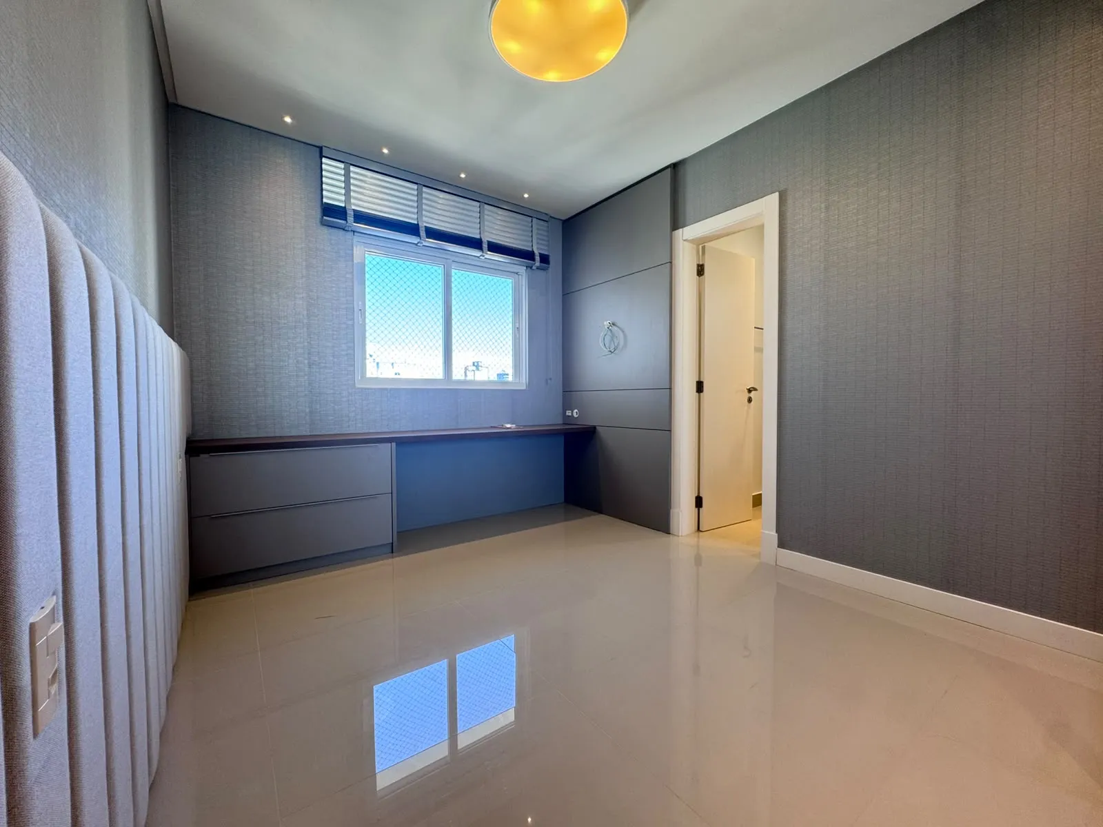 Imagem Apartamento com vista para o mar à venda com 129m2 por R$ 2.690.000,00