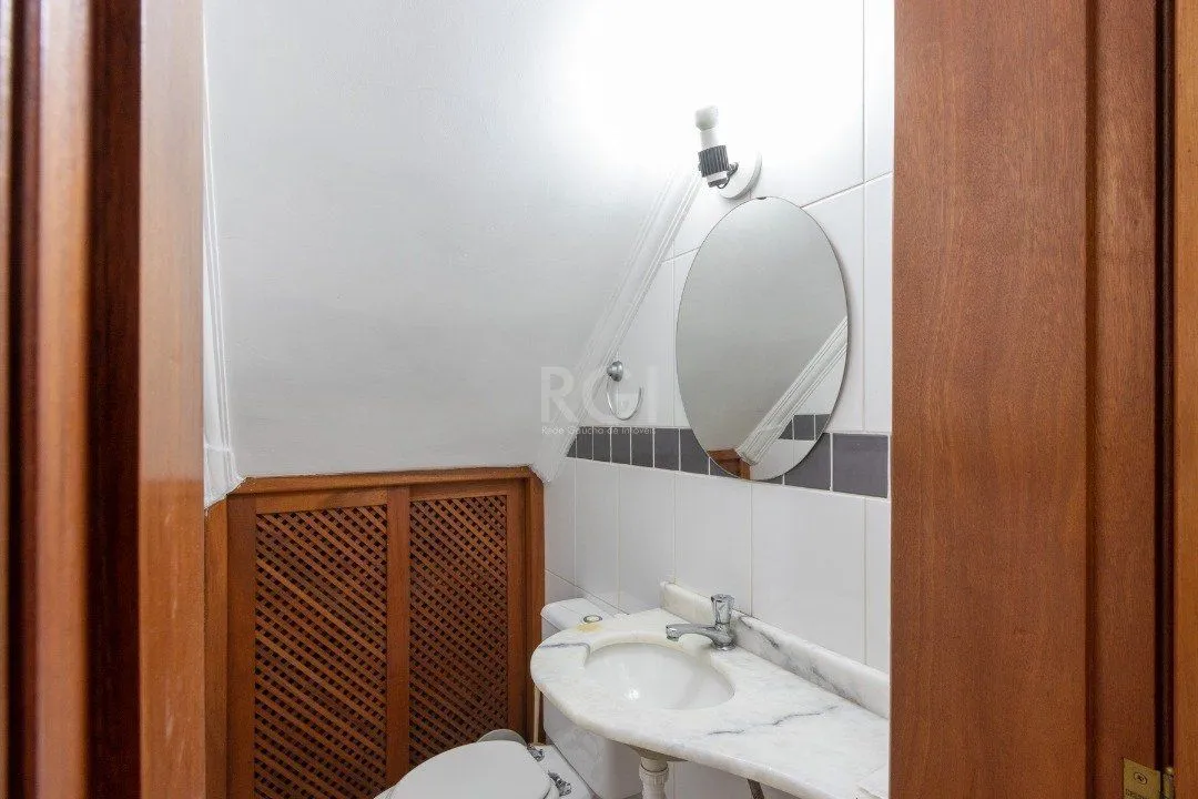 Imagem Casa para Venda - 247m², 3 dormitórios, sendo 1 suites, 4 vagas - Vila Nova