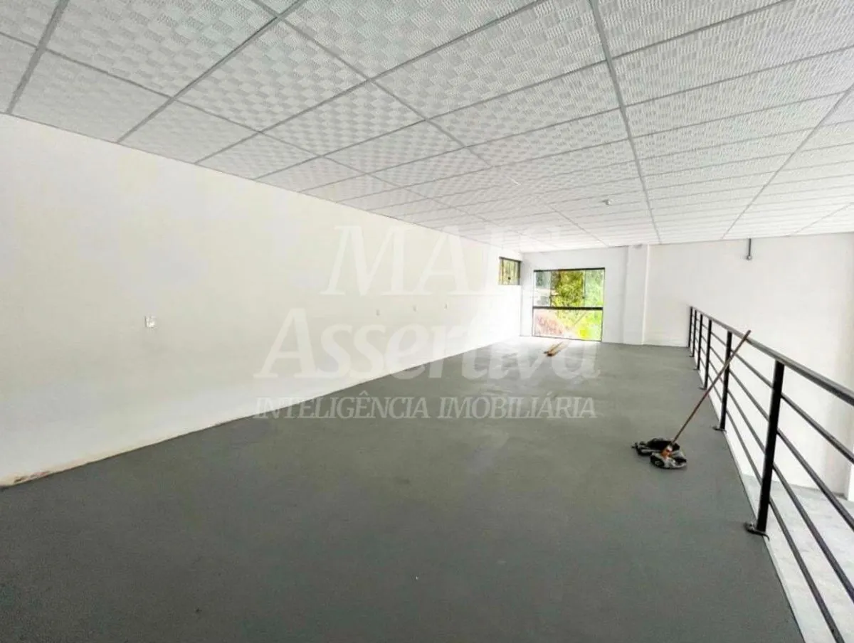 Imagem Ótimo prédio comercial com mezanino para locação no bairro Guarani
