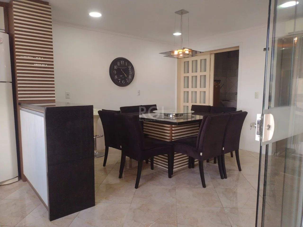 Imagem Casa sobrado mobiliado, 4 dormitórios, 1 suíte, 4 vagas de garagem, Bairro Bom Principio