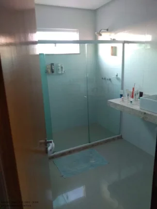 Imagem Casa em Condomínio de Luxo para Locação em Camaçari-BA, 3 Quartos, 3 Suítes, 2 Salas, 2 Banheiros, 4 Vagas, 280m².