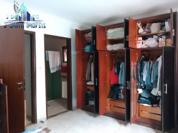 Imagem CASA TÉRREA EM CONDOMÍNIO NA REGIÃO DA GRANJA VIANA, KM 24.
5 DORMS (1 suíte), AC. 300m2, TERREN...