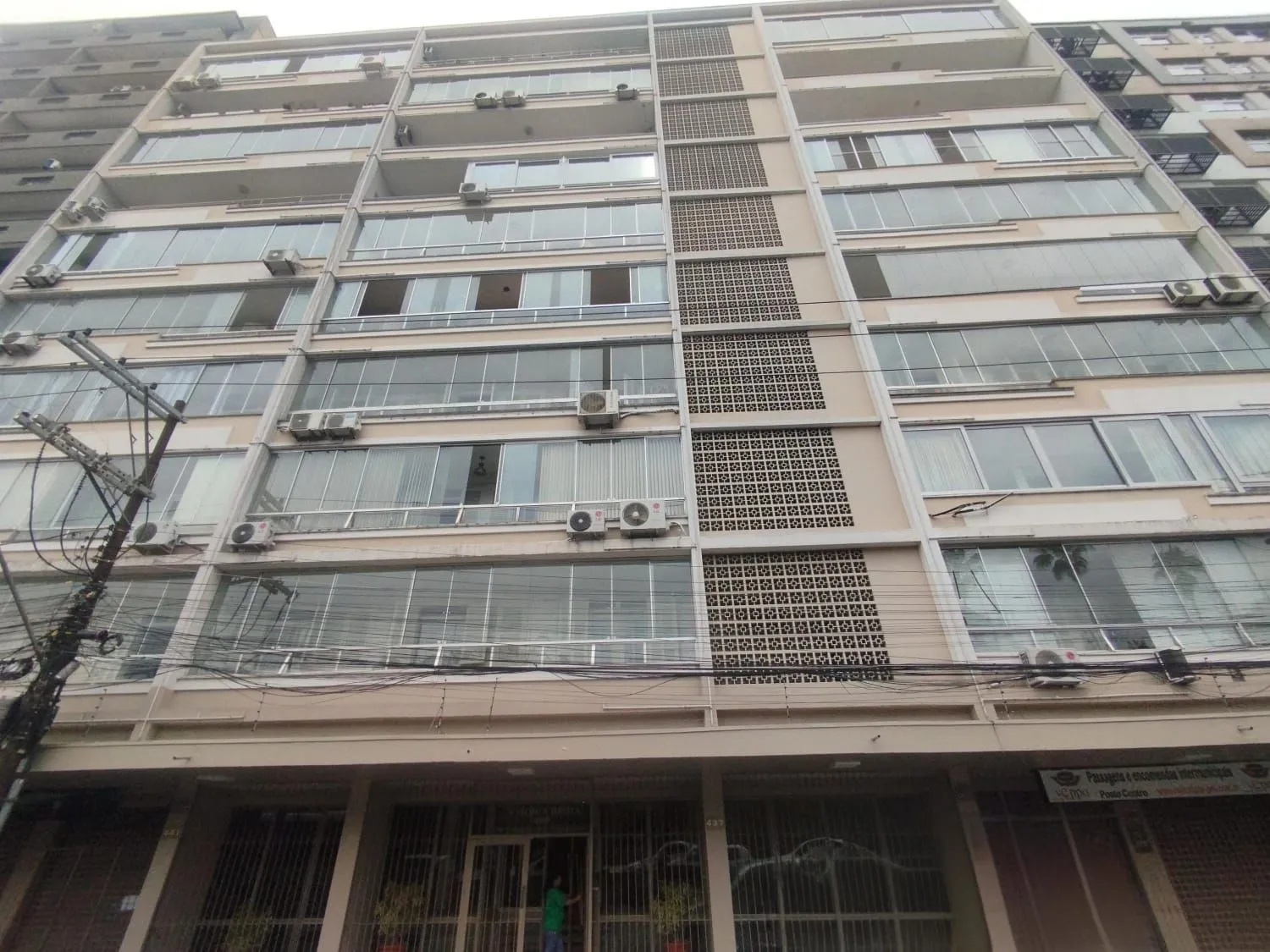 Imagem Apartamento com 3 dormitórios e vaga de garagem na João Pessoa - conforto e praticidade no coração de Porto Alegre!