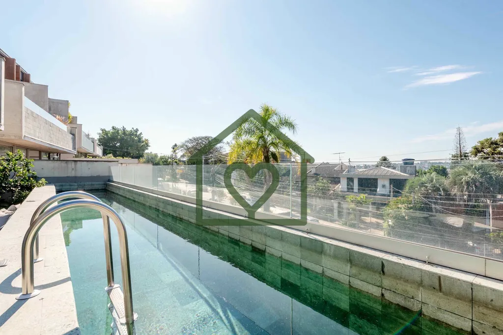 Imagem Viva com sofisticação em um dos bairros mais nobres de Porto Alegre. Este apartamento garden de 20...