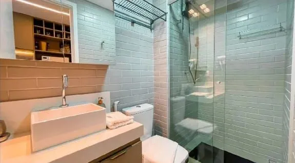 Imagem Alto Padrão com Piscina Infinita e Potencial para Airbnb - Viva ou Invista com Inteligência
