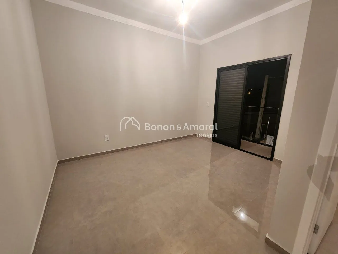 Imagem Sobrado Moderno com 3 Dormitórios e Excelente Acabamento