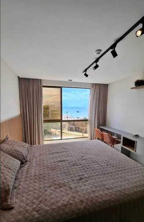 Imagem Flat pé na areia em Ponta de Campina, mobiliado, andar alto, vista para o mar, piscina panorâmica e lazer completo.