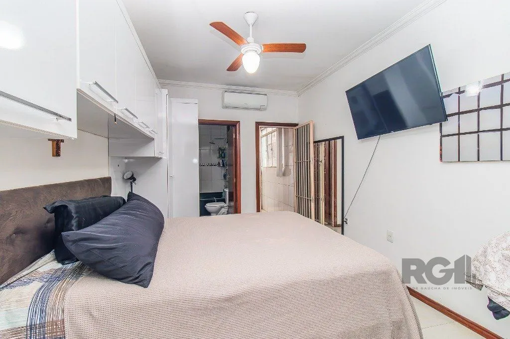 Imagem Casa para Venda - 110m², 2 dormitórios, sendo 1 suítes, 2 vagas - Menino Deus