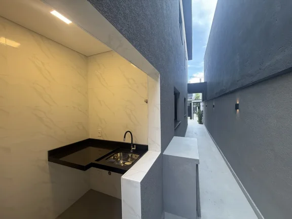 Imagem Casa a Venda com 3 Suítes e Piscina - Muito Conforto!