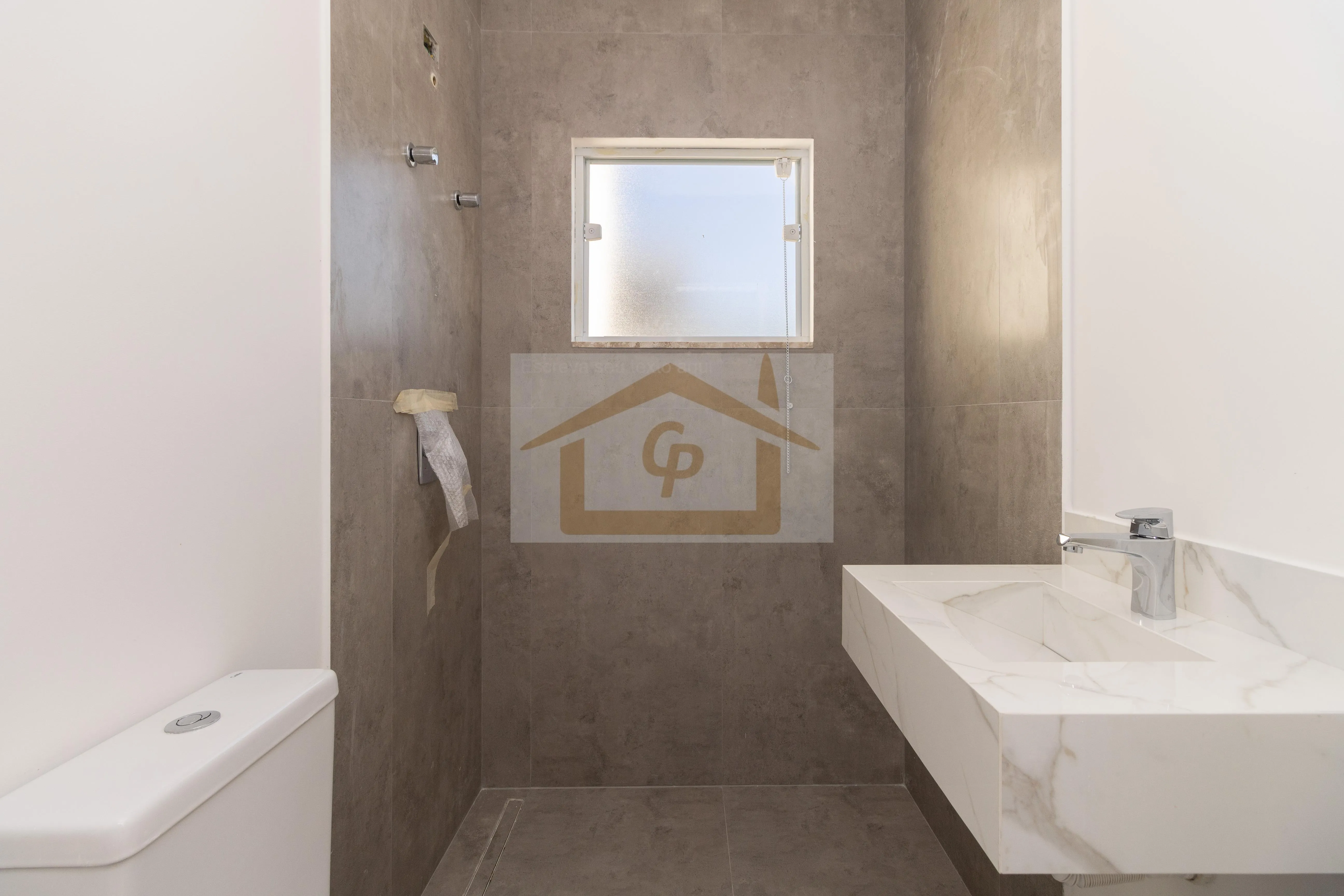 Imagem terreno 1000 metros, Casa com 2 suítes no andar térreo + um suíte no superior *varanda