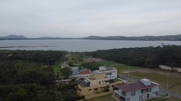 Imagem Terreno no Condomínio Lagoa Azul: luxo, lazer e natureza na Praia do Rosa!