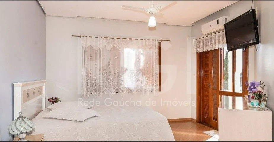 Imagem Casa para Venda - 287m², 4 dormitórios, sendo 1 suites, 4 vagas - Partenon