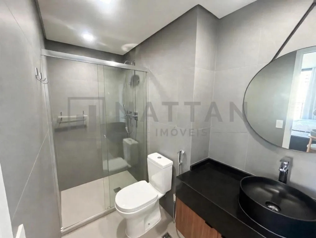 Imagem Apartamento mobiliado com varanda ampla, vista para área verde e cozinha integrada planejada