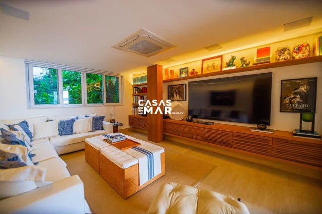 Imagem Casa Luxuosa Frente Mar em Tanguá, Angra dos Reis-RJ: 6 suítes, praia particular e deck para embarcações.