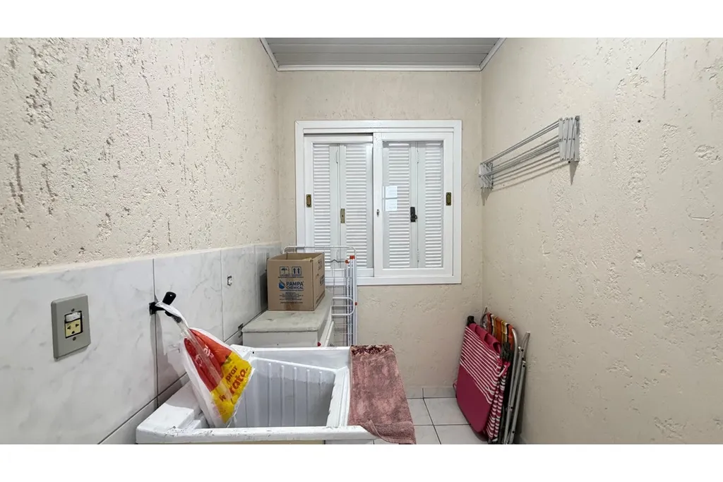 Imagem Casa à venda em Xangri-Lá, Centro, com 5 quartos, 224,44m2