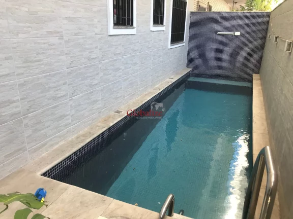 Imagem SOBRADO, 4 QUARTOS, 3 SUÍTES, 1 QUATRO DE EMPREGADA COM BANHEIRO, GARAGEM COBERTA, PISCINA E CHURRASQUEIRA