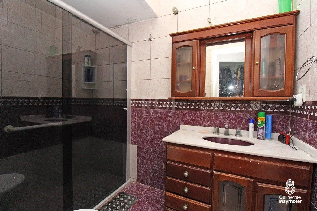 Imagem Casa para Venda - 202m², 4 dormitórios, sendo 1 suites, 3 vagas - Petrópolis