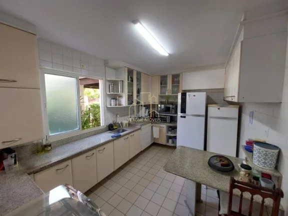 Imagem Casa de Luxo em Condomínio: 4 Quartos, 3 Suítes, 3 Salas em Piatã, Salvador-BA - 230m² de Pura Elegância e Conforto!