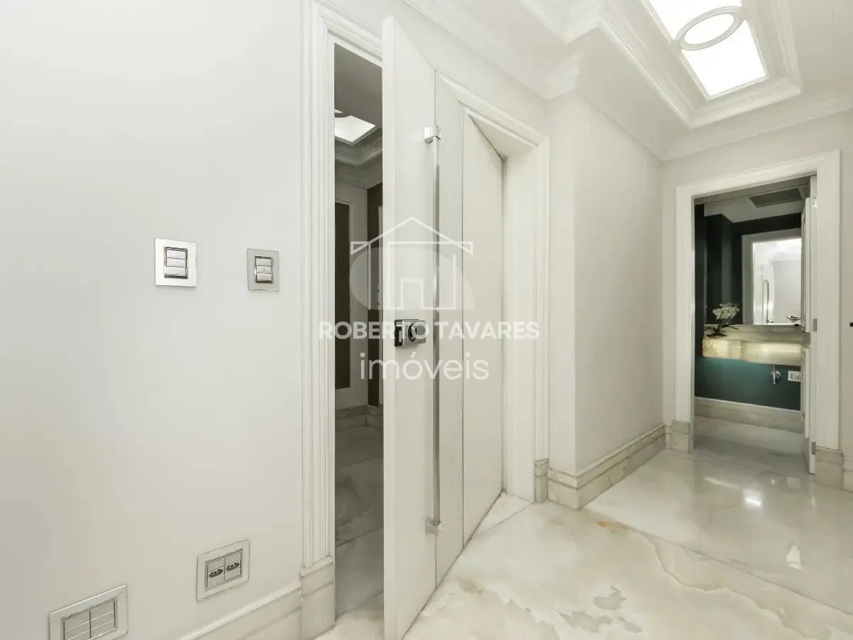 Imagem Apartamento com 392m² área útil - 3 dormitórios (3 suítes) c/ varanda integrada ao living - 1 escritório - 5 banheiros (1 lavabo) - 1 vaga c/ manobrista.