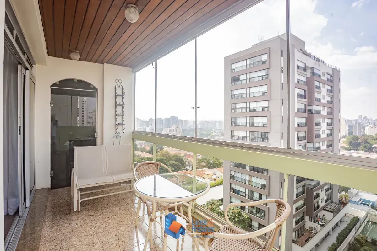 Imagem Apartamento para venda em Campo Belo com 4 quartos, sendo 3 suítes, 220m²