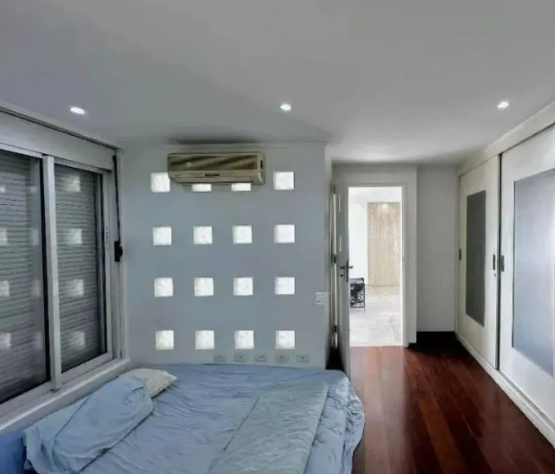 Imagem Cobertura Reformada com Vista Panorâmica, Piscina e 4 Dormitórios no Campo Belo.