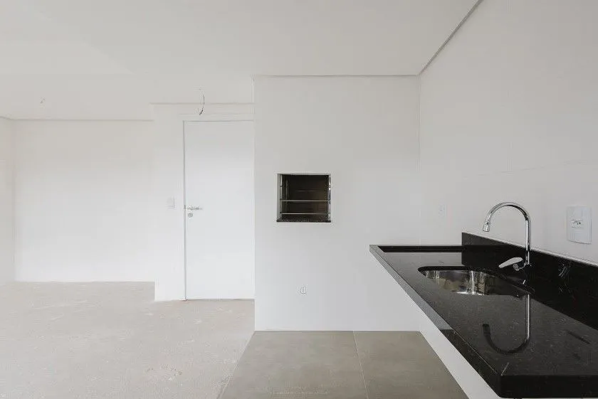 Imagem Excelente Apartamento semimobiliado de 71 m² privativos no Bairro Petrópolis.
