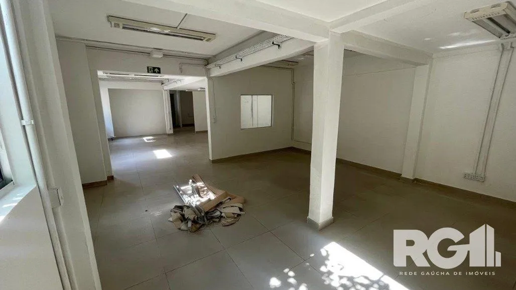 Imagem Prédio Comercial Imponente com 1.200m² na Zona Norte de Porto Alegre