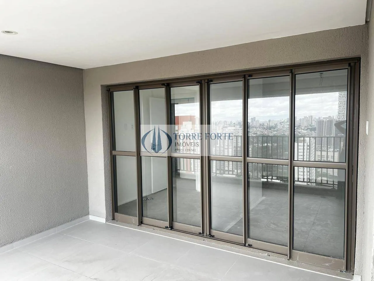 Imagem Apartamento com 3 dormitorios 1 suite, varanda e 1 vaga no Tatuape.