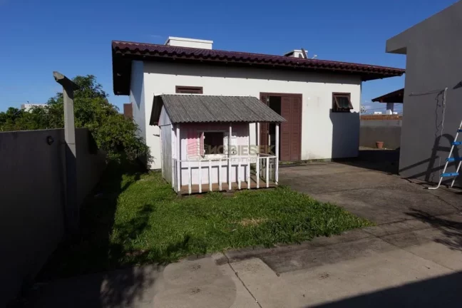 Foto do imóvel Casa 3 Dormitórios com Hidromassagem em Bairro Acolhedor em Torres RS em Armando Gonçalves dos Santos