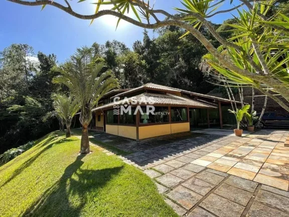 Imagem Casa em condomínio de luxo em Itaipava, Petrópolis-RJ: 4 quartos, 2 suítes, 3 banheiros, 10 vagas, 800m². Imperdível!