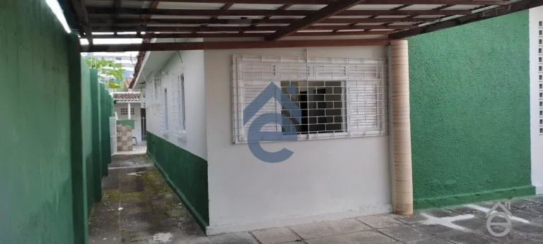 Imagem Casa à venda na Gruta de Lourdes,8/4, sendo 3 suítes, piscina, 450m², excelente