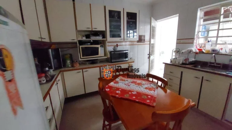 Imagem Casa com 3 dormitórios à venda, 202 m² por R$ 1.150.000,00 - Alvinópolis - Atibaia/SP