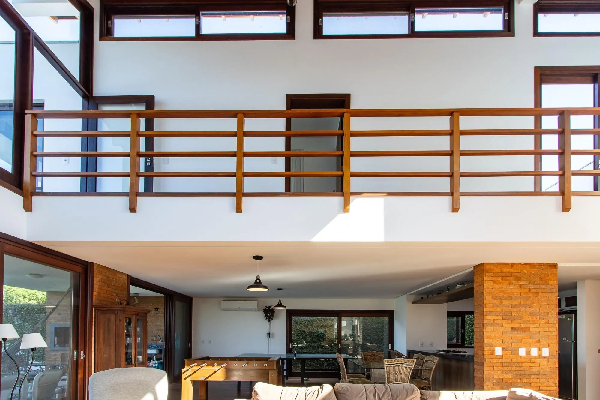 Imagem Casa no Condominio Terra Ville. 3 suites, com fundo para o lago.