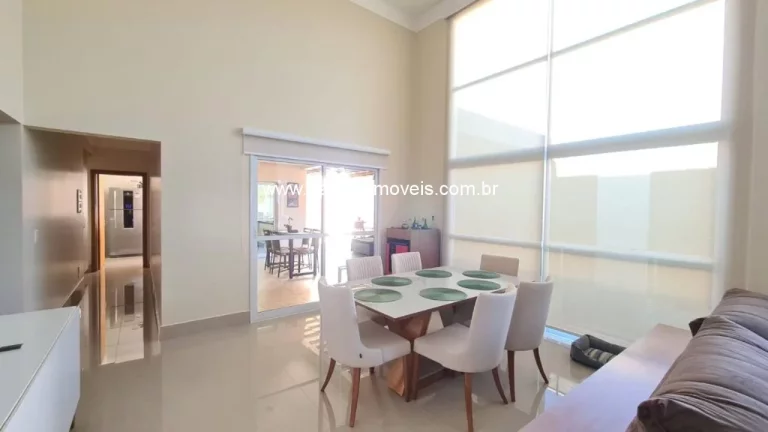 Imagem Casa Térrea com piscina em Condomínio