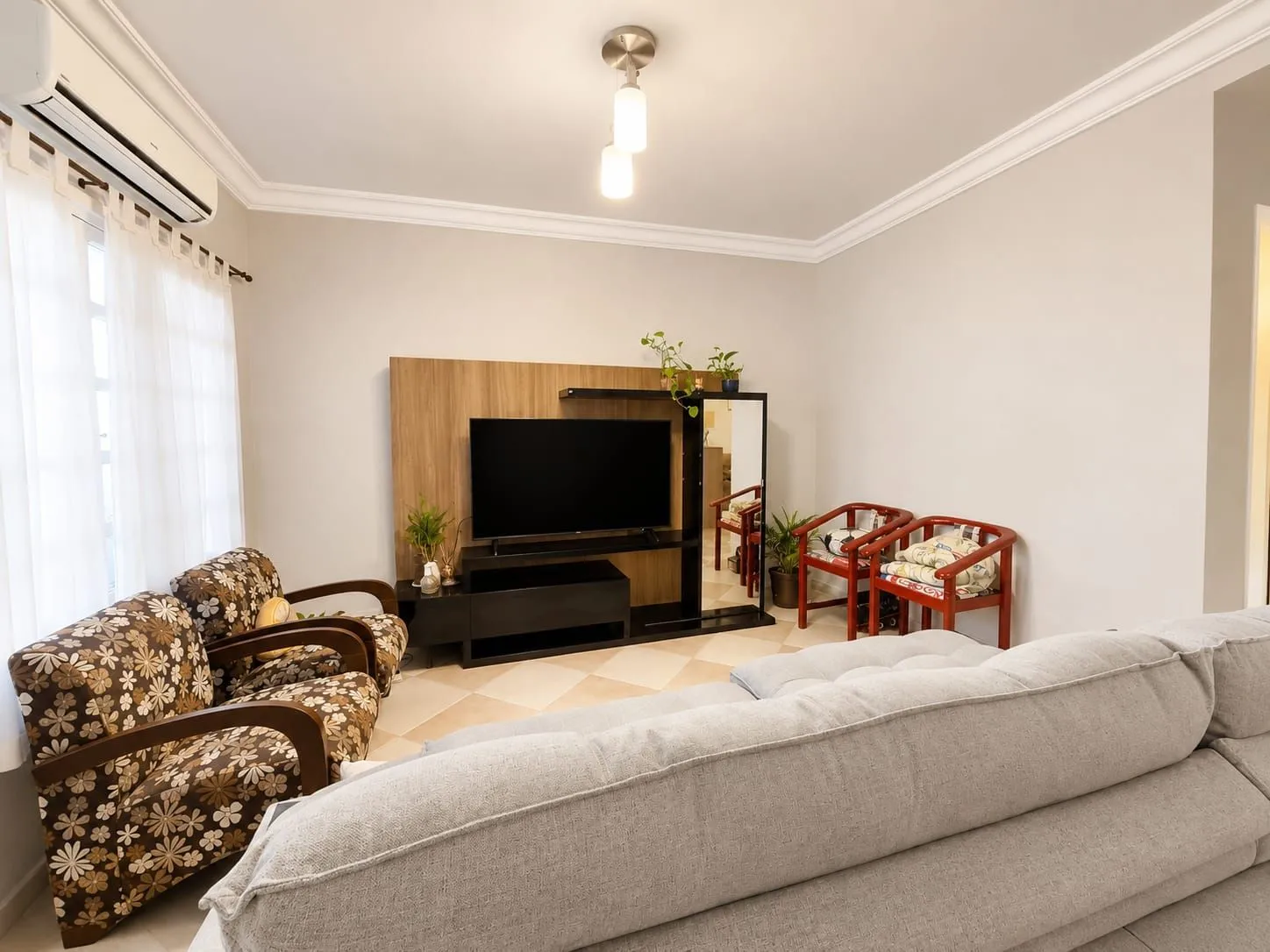 Imagem Casa 03 dormitórios no bairro Guarujá em Porto Alegre