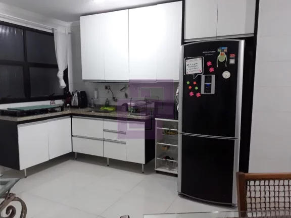 Imagem Apartamento à Venda na Orla da Praia das Pitangueiras por R$ 700.000,00