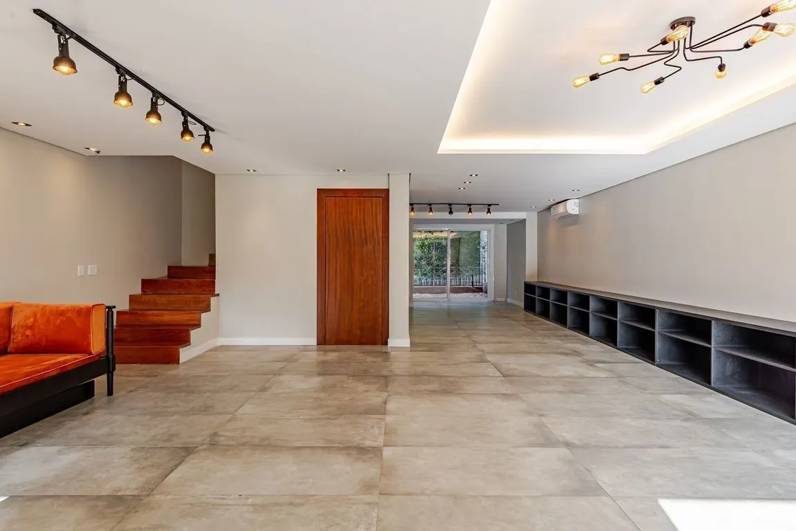 Imagem Casa em condomínio com piscina e salão privativo na Vila Nova