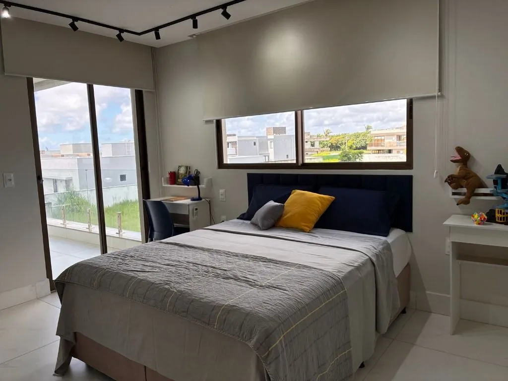 Imagem Casa de alto padrão no Alphaville com 5 suítes, espaço gourmet, home office, sala de TV e projeto moderno.