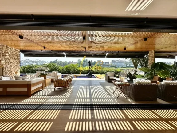 Imagem Sobrado beira de lago com piscina aquecida com 05 suítes