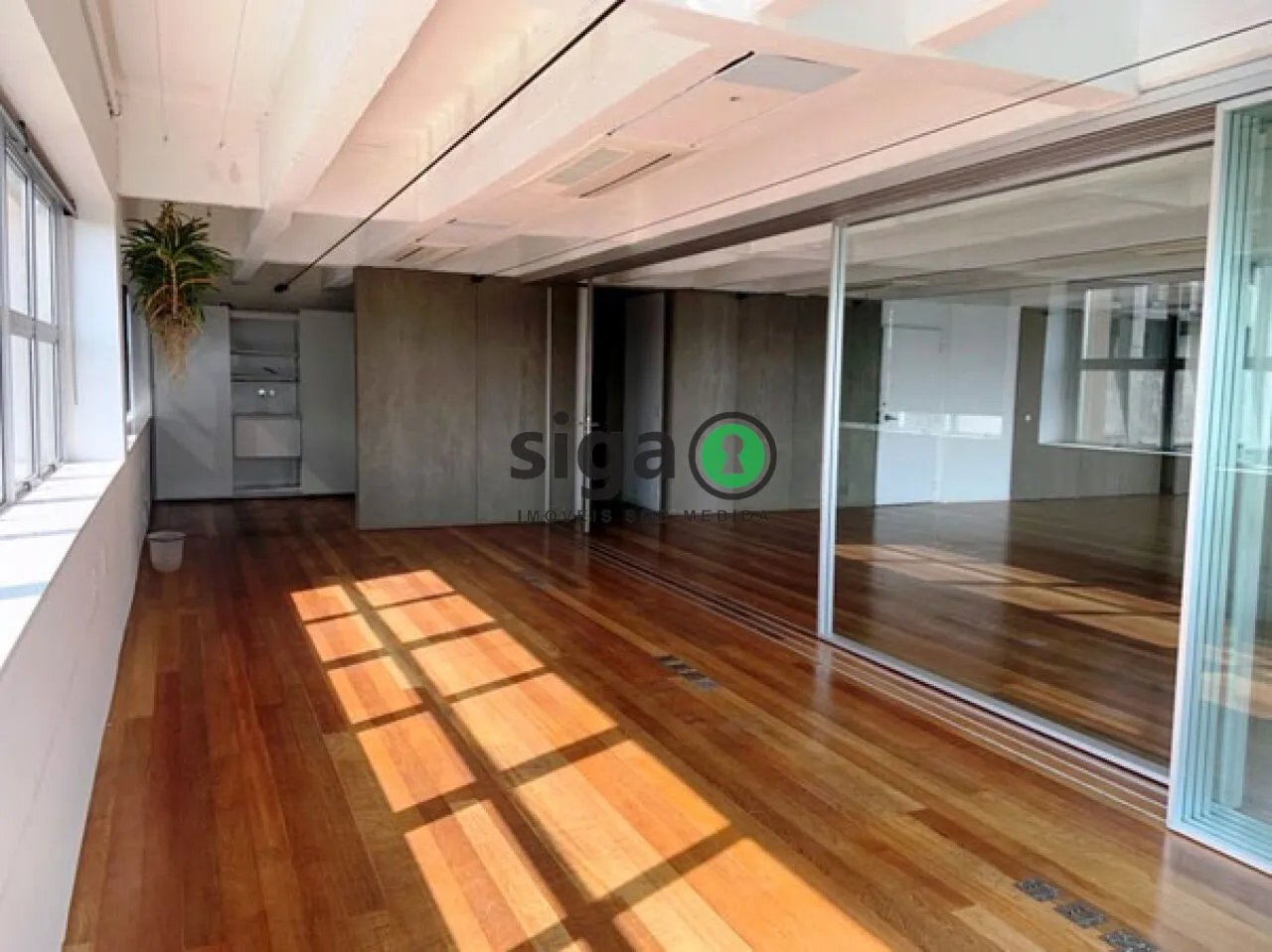 Imagem Vende-se meia laje comercial, reformada e pronta para uso, na Faria Lima