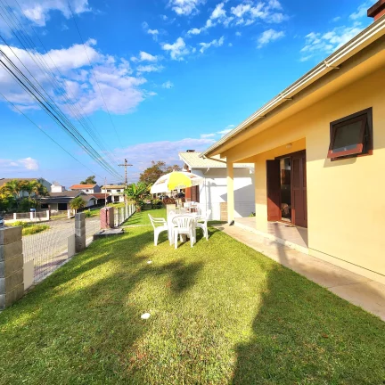 Imagem Casa Térrea em Garopaba-SC: 3 Dorms, Churrasqueira, Vista Privilegiada, Próx. ao Centro