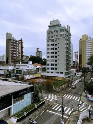 Imagem Apartamento com 3 quartos sendo 1 suite, 1 vg Centro Florianópolis a poucos passos do Hippo. Oportu...