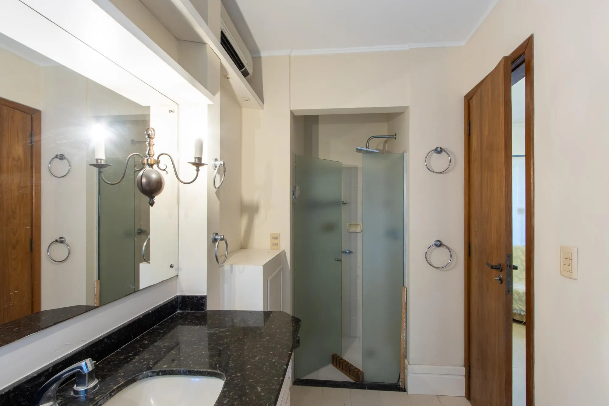 Imagem Excelente Casa em Condominio Fechado com 440,60m Dormitórios, sendo 2 Suítess