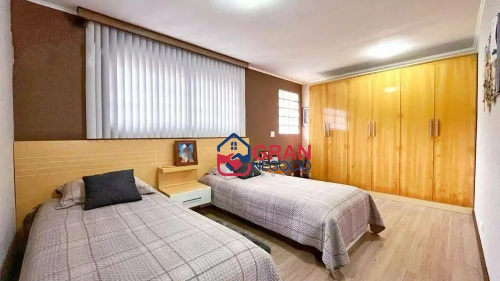 Imagem Casa Térrea Com Amplo Terreno - Santa Felicidade