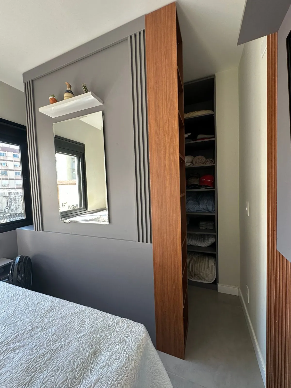 Imagem Apartamento Mobiliado e Reformado com Closet, Churrasqueira e Infraestrutura Completa no Centro de Porto Alegre