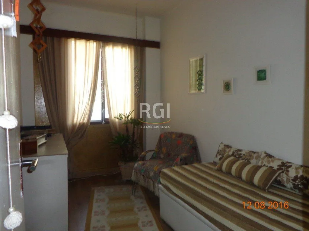 Imagem Casa para Venda - 240m², 6 dormitórios, 4 vagas - Teresópolis