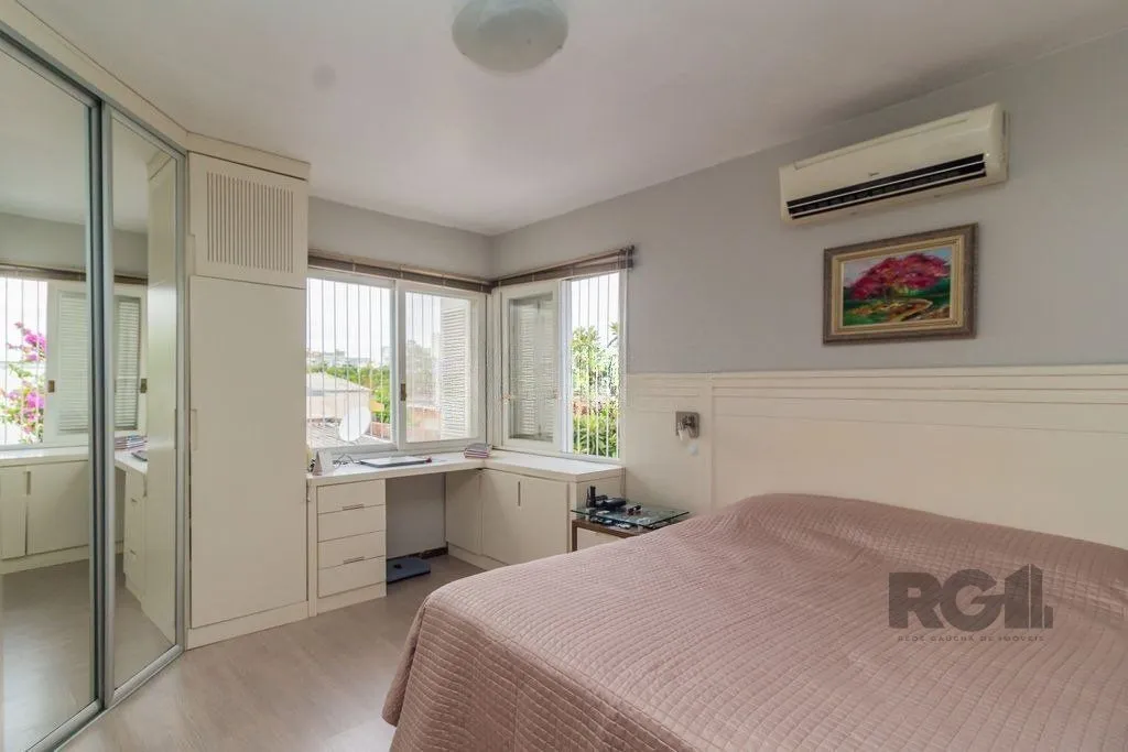 Imagem Casa com 3 dormitórios no bairro Nonoai