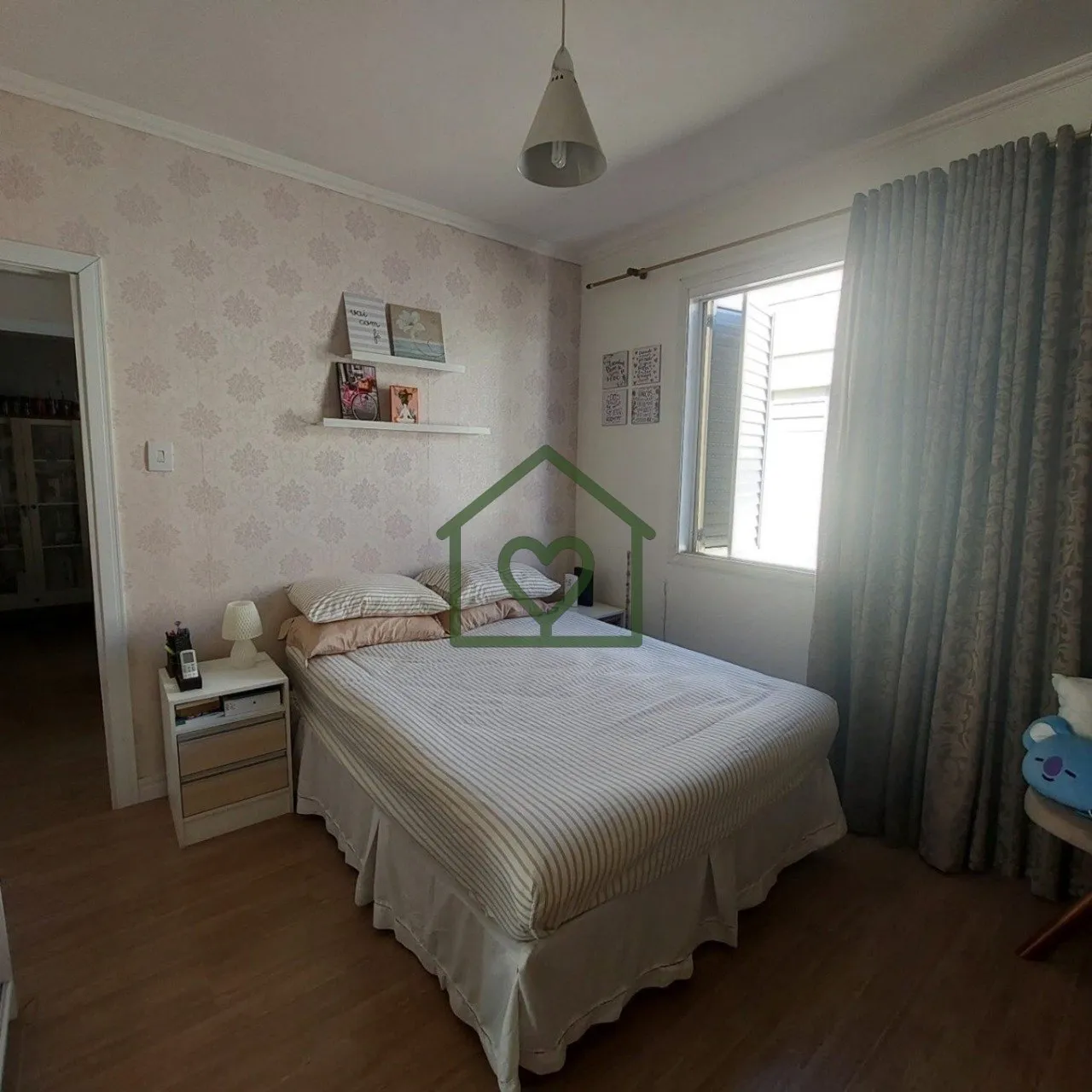 Imagem Excelente oportunidade para quem busca um apartamento no bairro Santana, em Porto Alegre.

O imóvel...