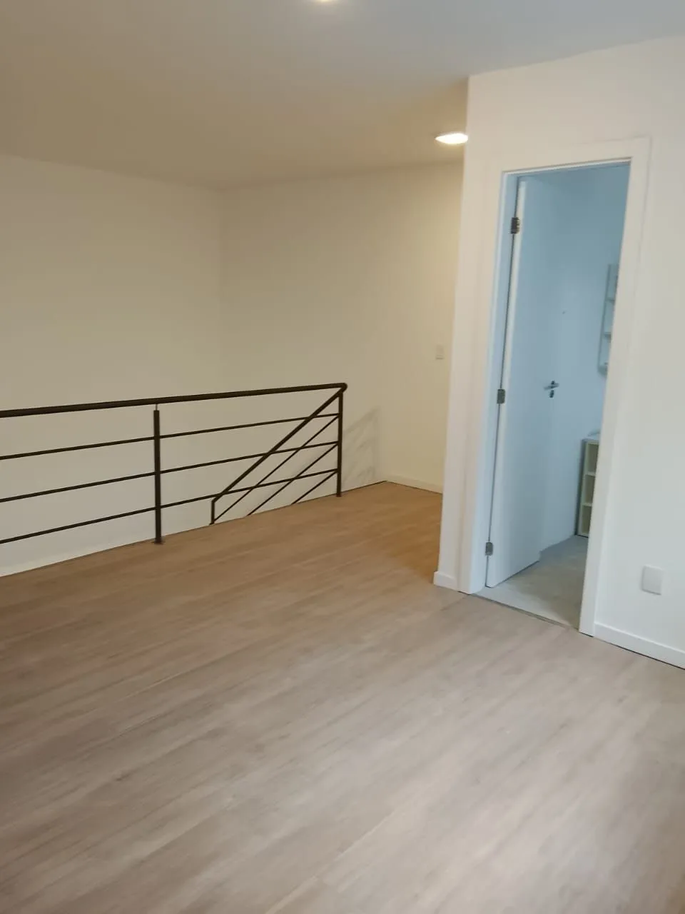 Imagem DUPLEX 1D NA CIDADE BAIXA MEZANINO COM CLOSET
